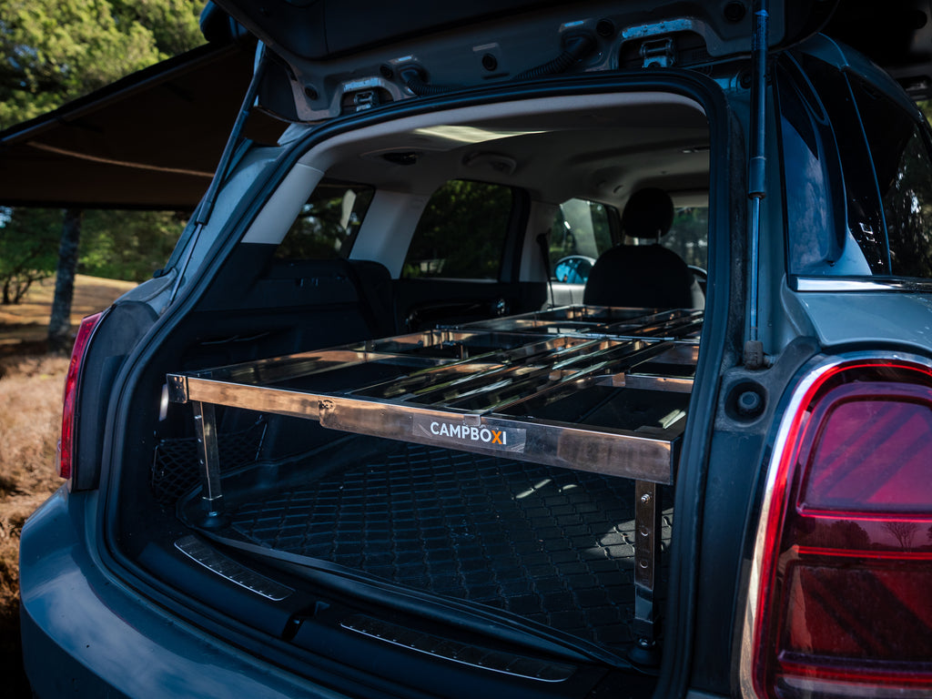 CampBoxi Unifit - Smart justerbar sengeramme til hverdagsbilen