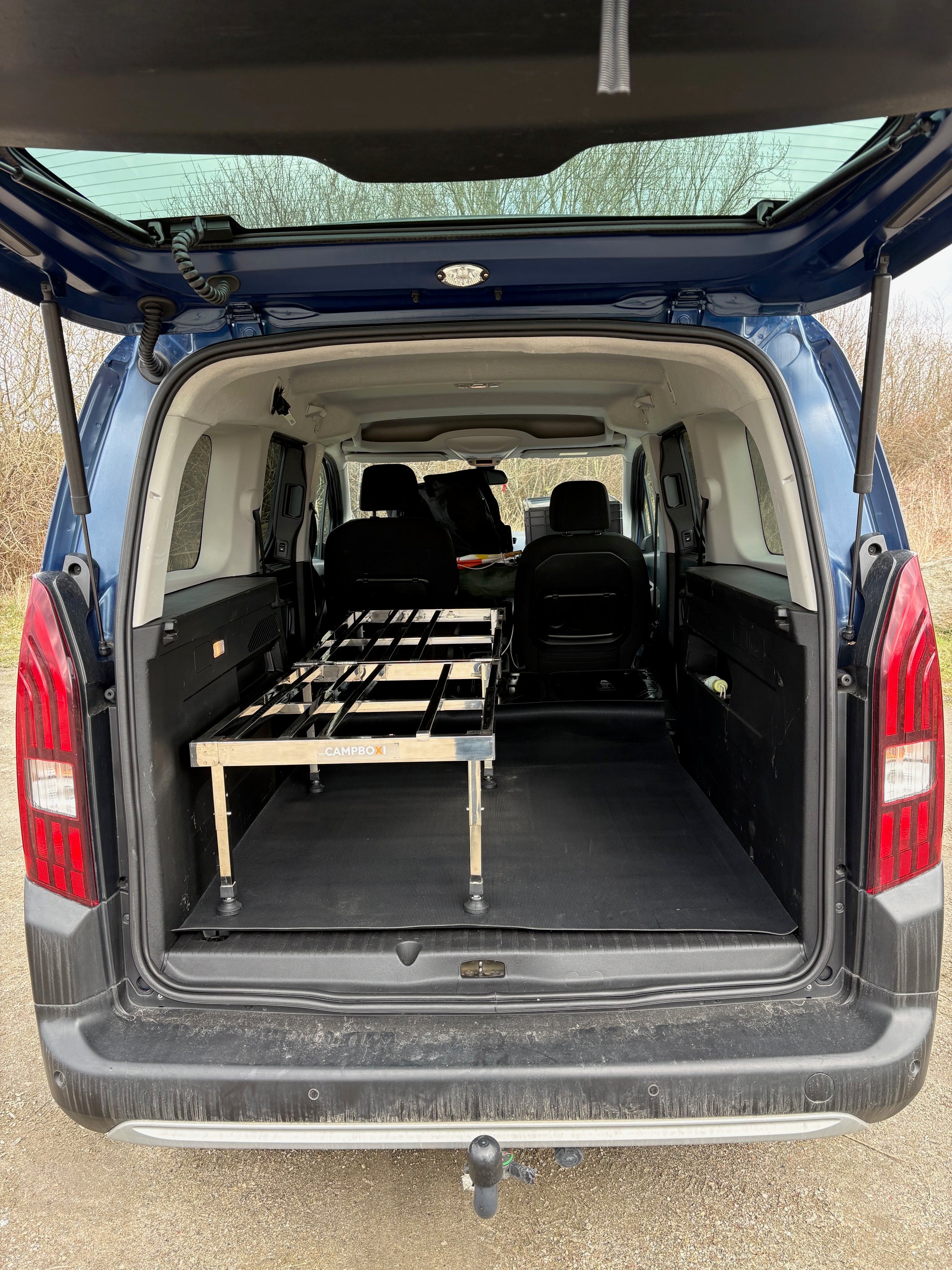 CampBoxi Unifit - Smart justerbar sengeramme til hverdagsbilen