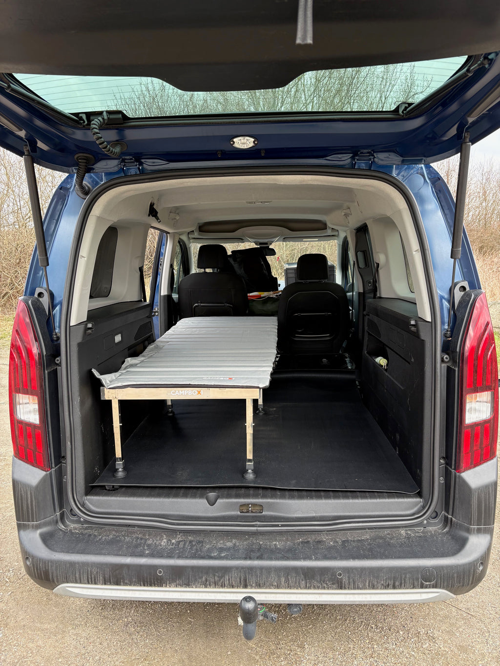 CampBoxi Unifit - Smart justerbar sengeramme til hverdagsbilen