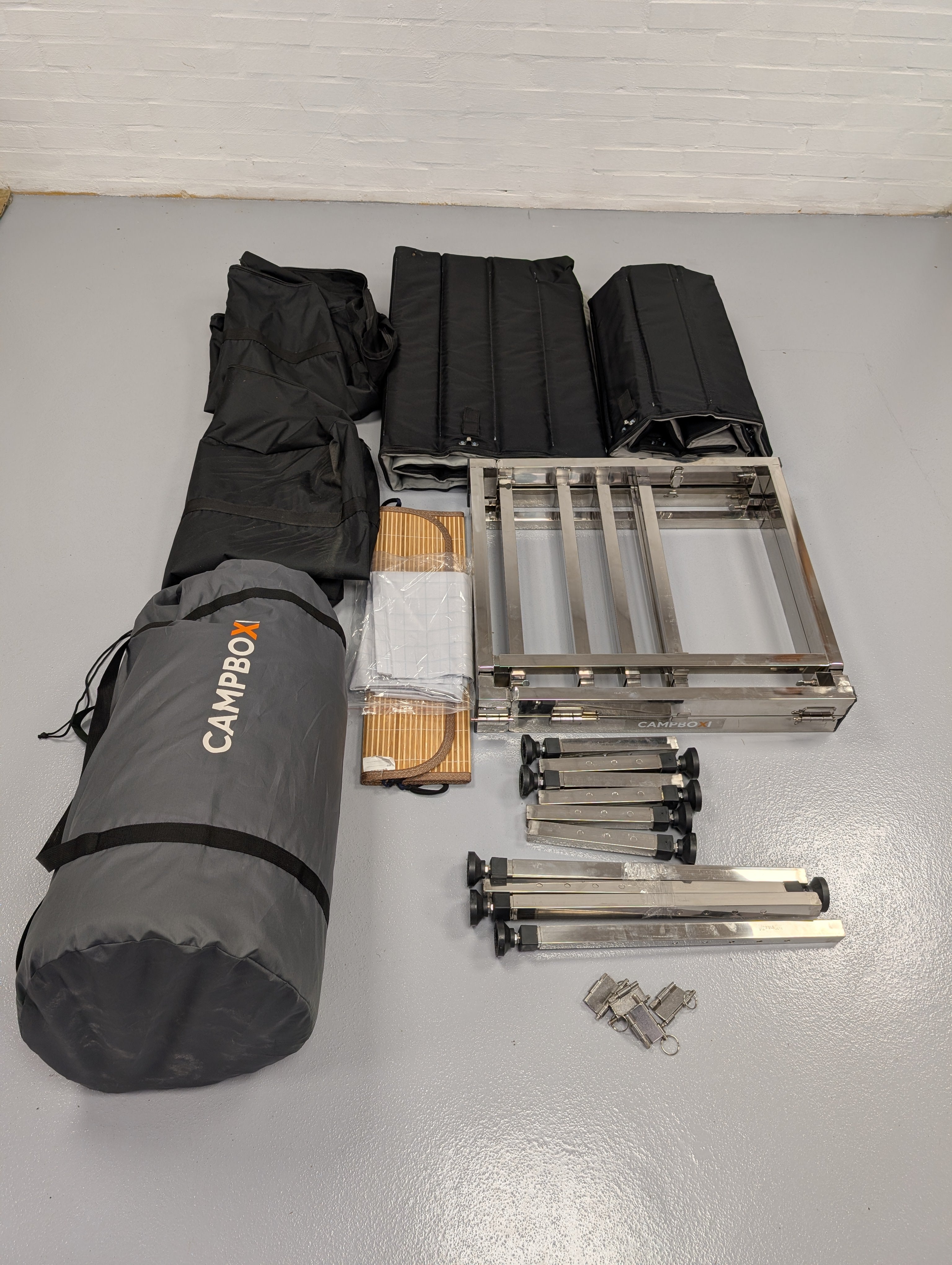 CampBoxi Unifit - Smart justerbar sengeramme til hverdagsbilen