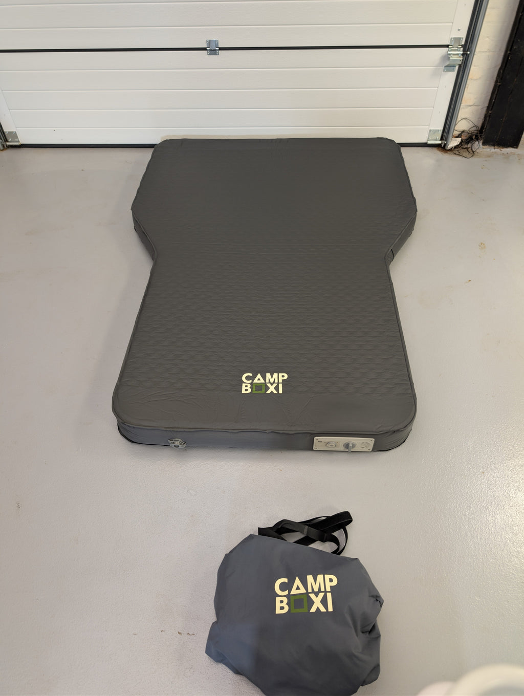 CampBoxi LUX Air - Luksus selvoppustelig bilmadras med integreret pumpe