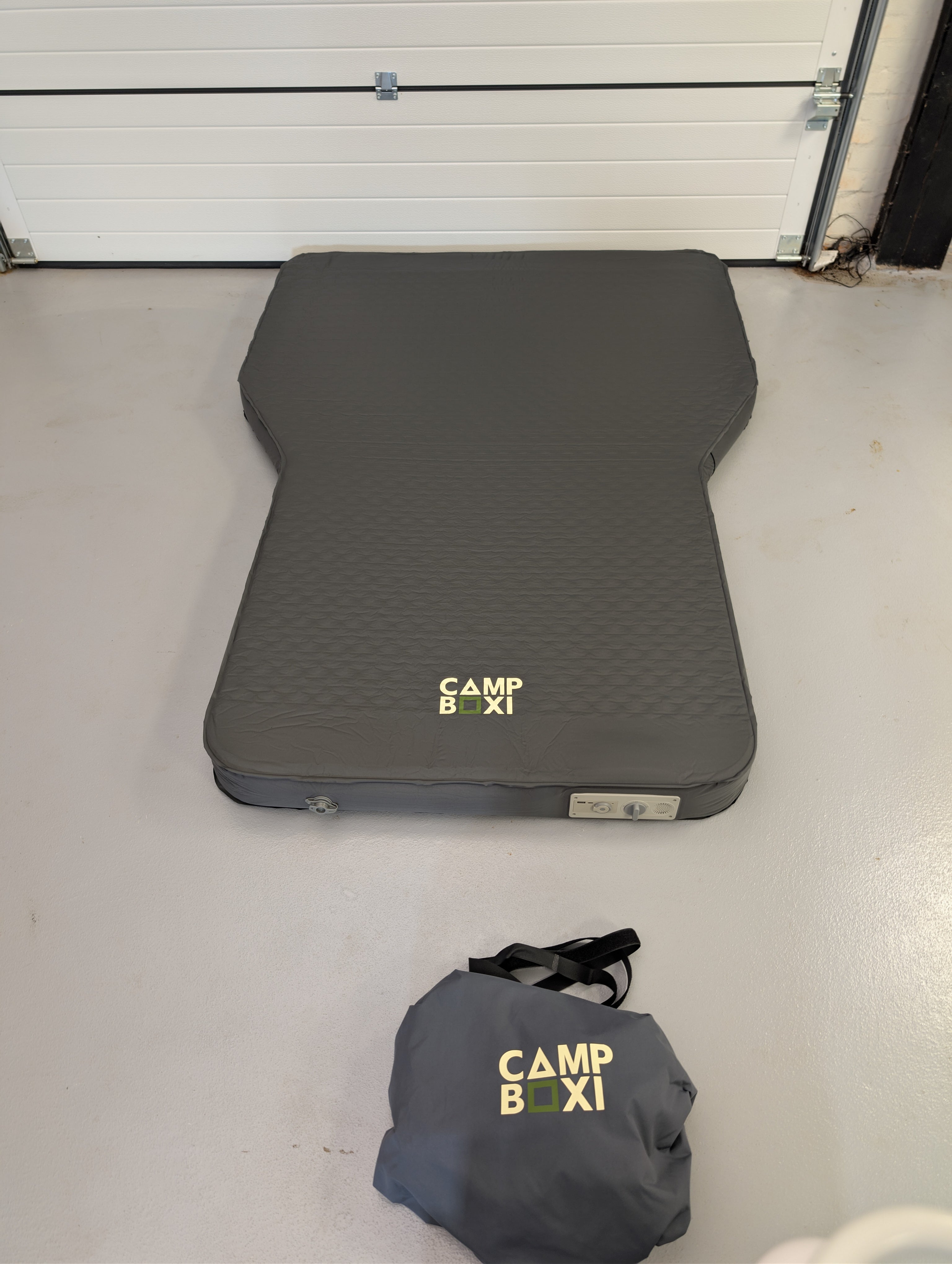 CampBoxi LUX Air - Luksus selvoppustelig bilmadras med integreret pumpe
