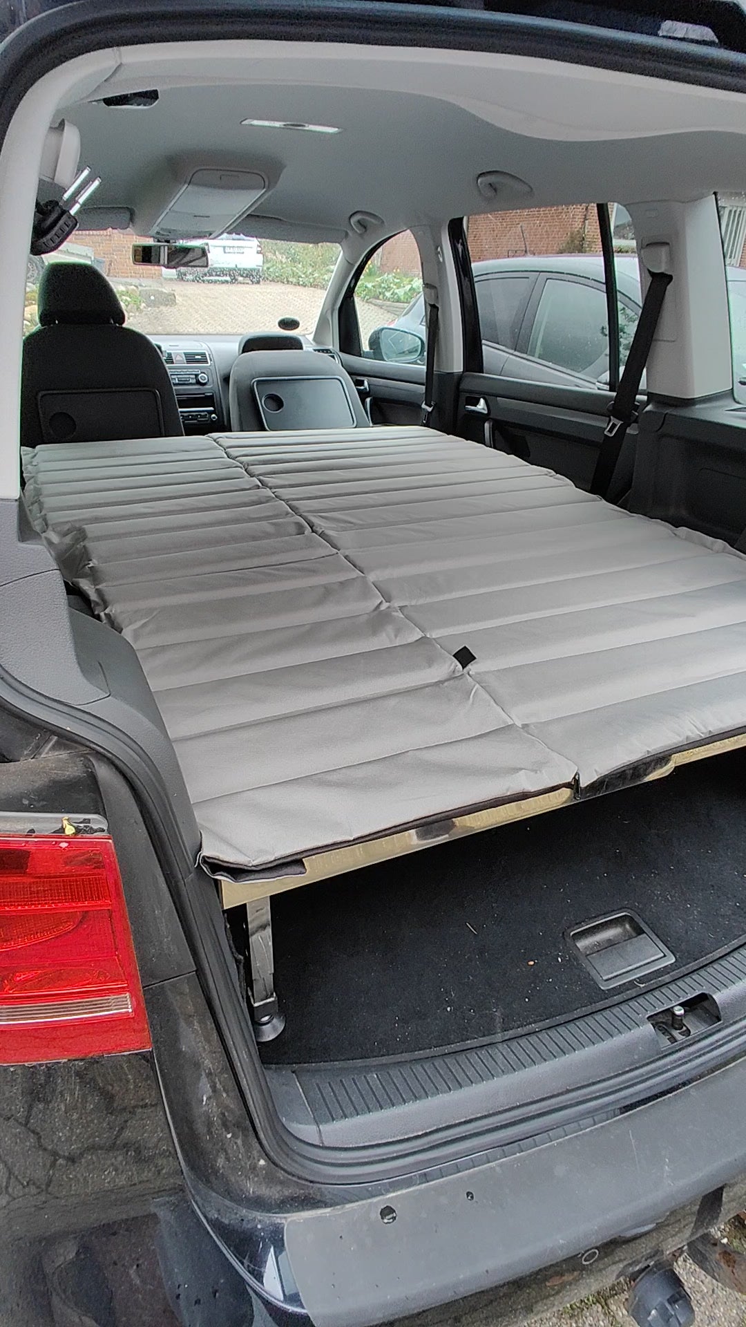 CampBoxi Unifit - Smart justerbar sengeramme til hverdagsbilen